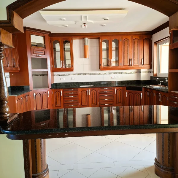 Luxury Ocean-View 3-Bedroom Penthouse — additional photo