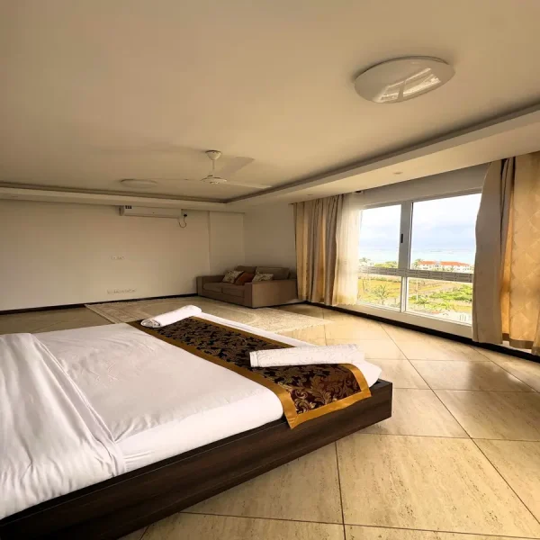 3-Bedroom Sea View Apartment with DSQ — additional photo